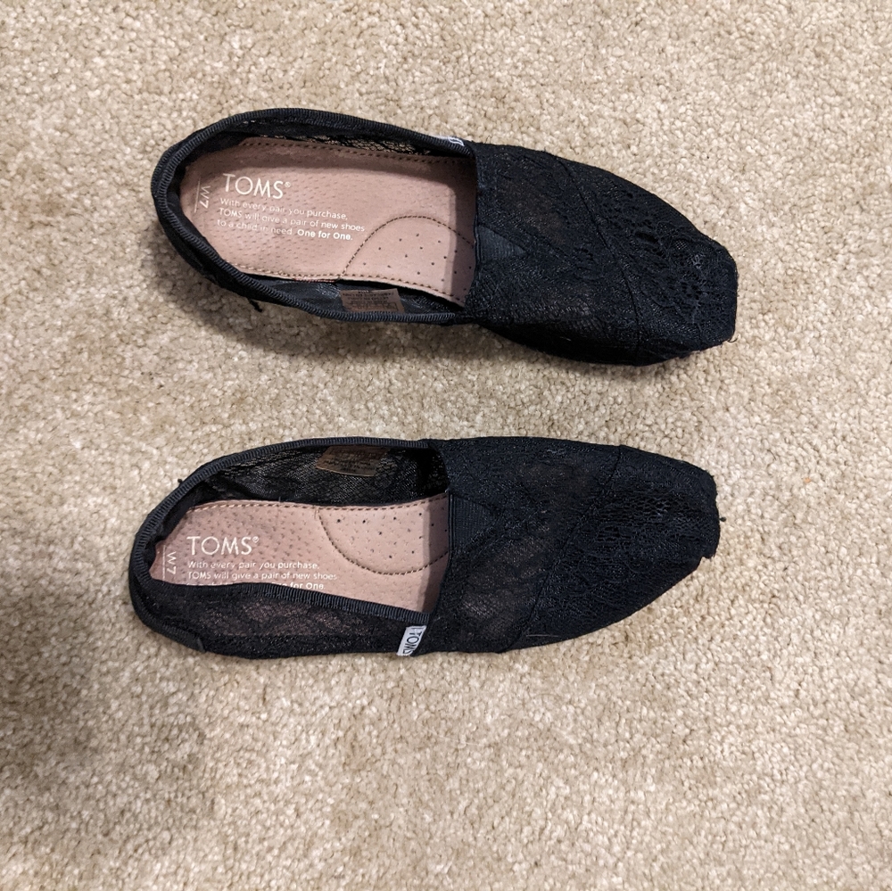 Toms size 7 lace